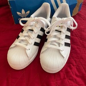 NIB Womens Adidas Superstar shoes Size 6